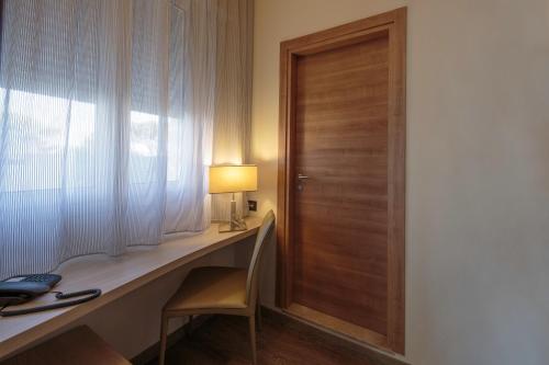 Single Room with Balcony and Lateral Sea View image 6