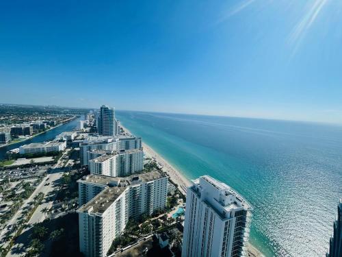 STAY AT THE TOP WITH AMAZING VIEWS By rent4us