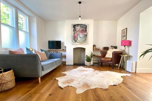 Light, Luxurious Homestay - Central Frome