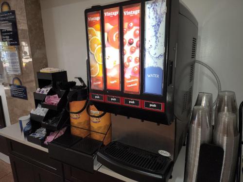 Days Inn by Wyndham St. Petersburg / Tampa Bay Area - image 10