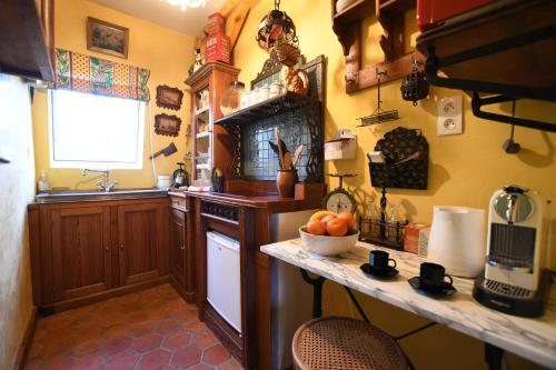 köök, Le Val Clos, appartement dans une maison de maître 19e (Le Val Clos, appartement dans une maison de maitre 19e) in Tanlay