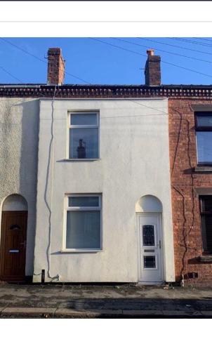 Cheerful 2 bedroom house in Wigan