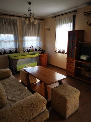 Family Hotel Arbanashka Sreshta - image 8