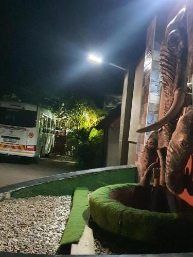 . Big brother hotel xai-xai