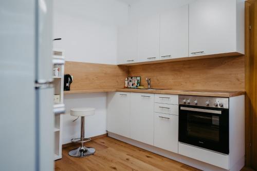 Cocina, Apartment RADO 75m2 mit Garten und Terrasse in Baden City Center