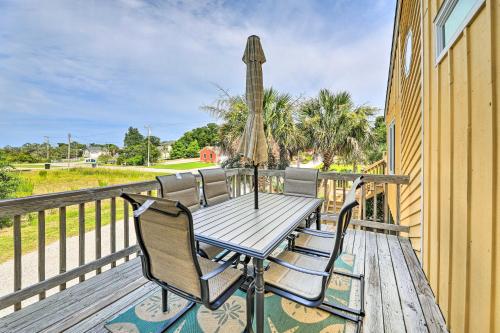 Emerald Isle Escape with Bikes about 1 Mi to Beach!, Emerald Isle