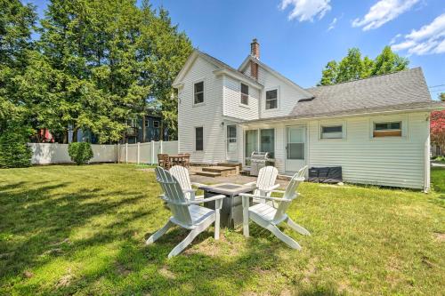 Downtown Retreat with Grill, Fire Pit and Wet Bar