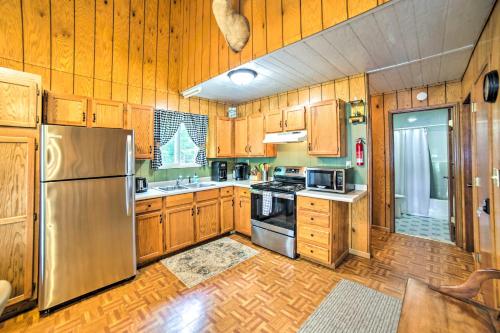 Secluded Woodsy Watersmeet Cabin with Fire Pit! in Watersmeet, USA