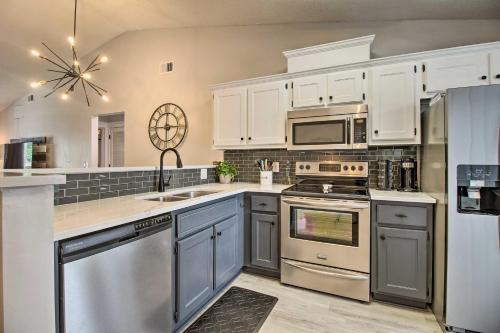 Hinesville Condo Grill, 4 Mi to Fort Stewart in 翰斯維爾 (GA)