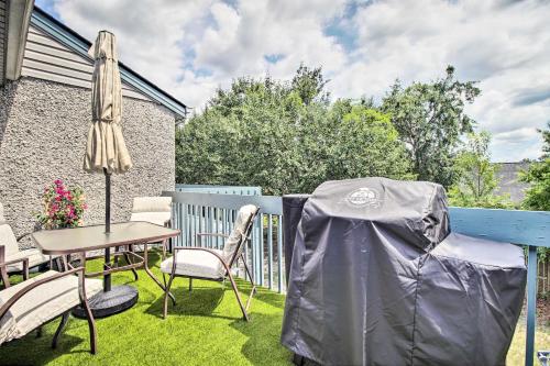 Hinesville Condo Grill, 4 Mi to Fort Stewart in 翰斯維爾 (GA)