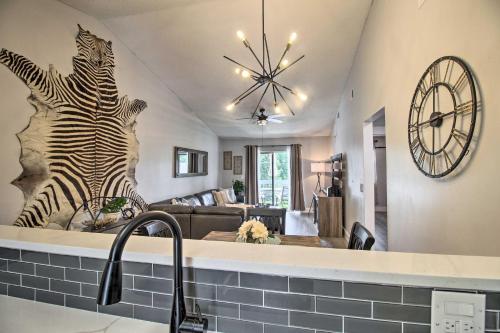 Hinesville Condo Grill, 4 Mi to Fort Stewart in 翰斯維爾 (GA)