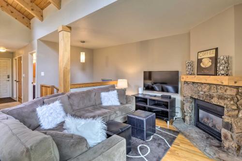 Chillside Chalet Modern West Vail Townhouse!