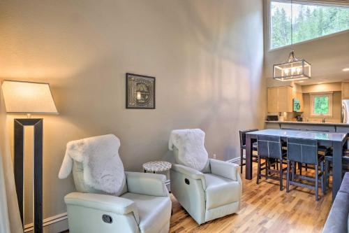 Chillside Chalet Modern West Vail Townhouse!