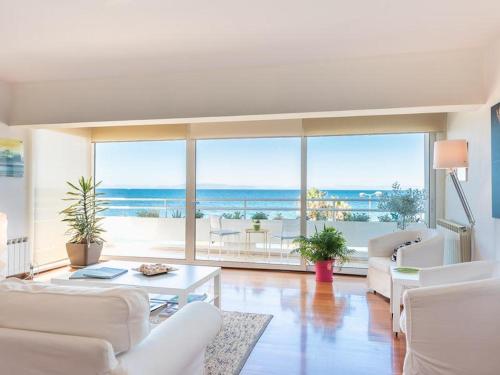 Amazing Beach Apt Panoramic View next to Marina Alimos