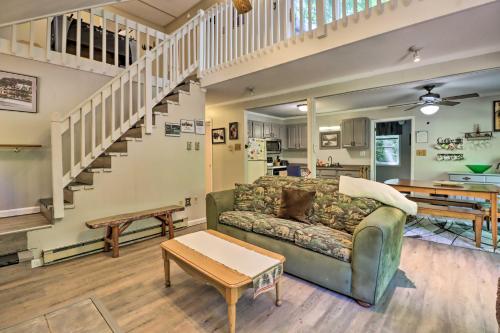 Cabin with Fire Pit and Decks - Walk to Lake Harmony! in Lake Harmony, USA