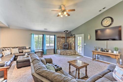 . Private Pool & Game Room: Family Weaverville Gem