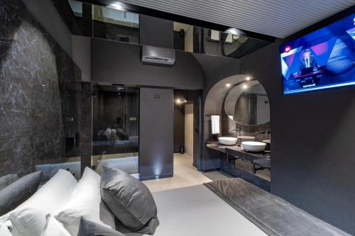 4 Suites " unconventional living rooms " 3