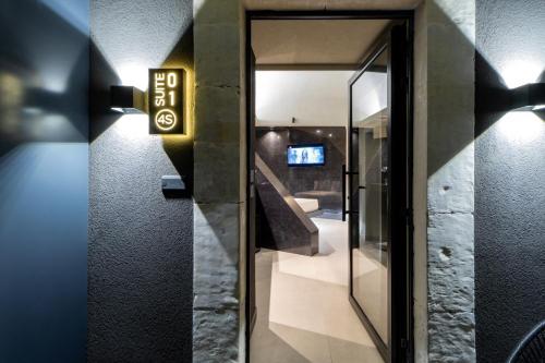 4 Suites " unconventional living rooms " 4