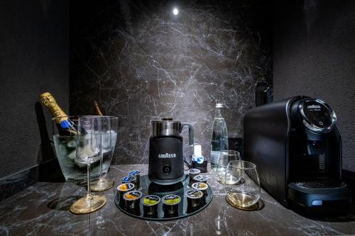 4 Suites " unconventional living rooms " 5