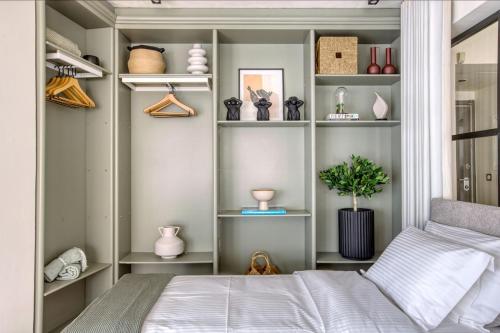 Sunny Luxury Loft,Stunning Acropolis View, Jacuzzi, Athens