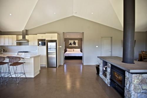 1 king bed, 1 twin bed