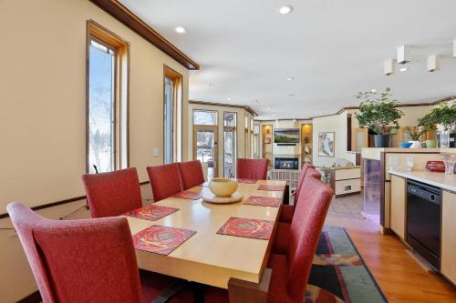 Waterfront Long Lake Home All Seasons Destination - image 11