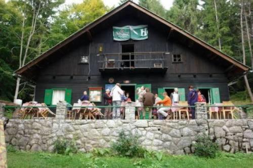 Sports un aktivitātes, Kod Slaveka in Kostanjevac