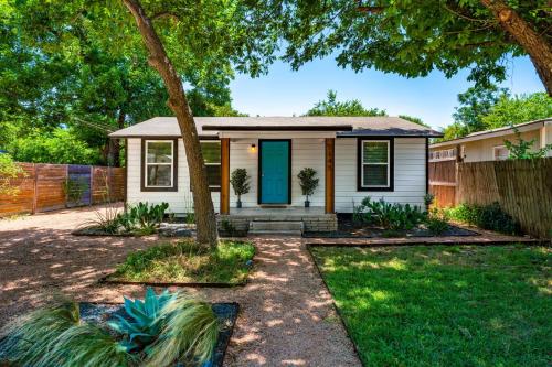 New! Entire House, 5 Minutes from downtown - Martindale, TX
