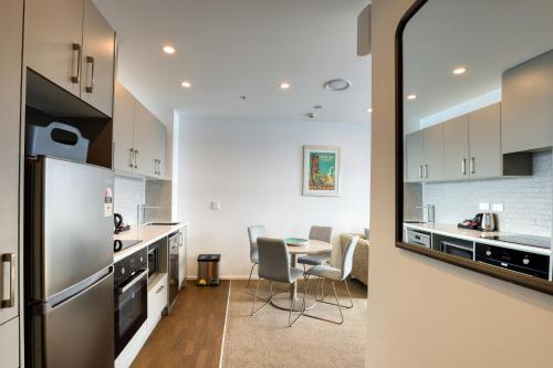 Ramada Suites By Wyndham Victoria Street West near Auckland Harbour Híd