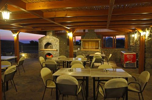 Restaurant, Vrachos Villas in Lampi