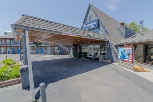 ทัศนียภาพภายนอกโรงแรม, ทันเดอร์เบิร์ด ลอดจ์ (Thunderbird Lodge) in มิตเซลล์ (SD)