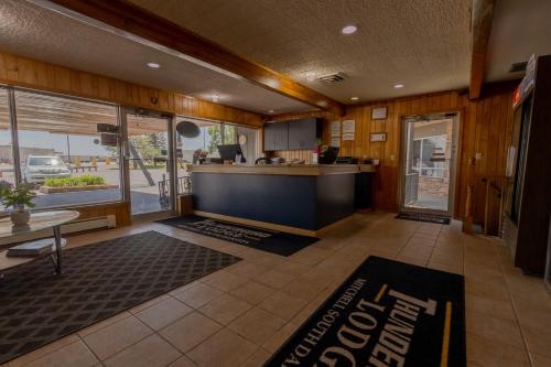 ล็อบบี้, ทันเดอร์เบิร์ด ลอดจ์ (Thunderbird Lodge) in มิตเซลล์ (SD)