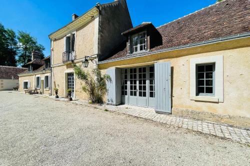 Seigneurie Les Aulnaies exceptional building with swimming pool