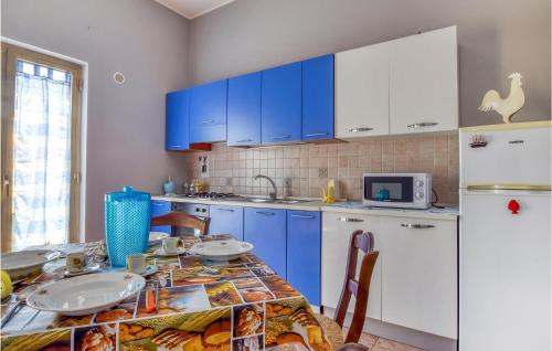 Kitchen, Gorgeous Apartment In Marina Di Caronia With Wifi in Caronia (Sicily)