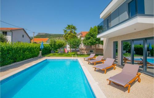 Beautiful Home In Donji Prolozac With Outdoor Swimming Pool