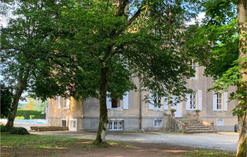 Lovely Home In St Michel D,chavaignes With Outdoor Swimming Pool