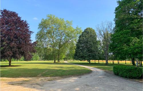 Lovely Home In St Michel D,chavaignes With Outdoor Swimming Pool