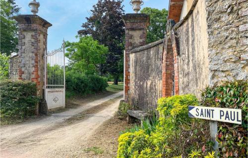 Lovely Home In St Michel D,chavaignes With Outdoor Swimming Pool