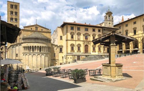 2 Bedroom Amazing Apartment In Cortona - image 5