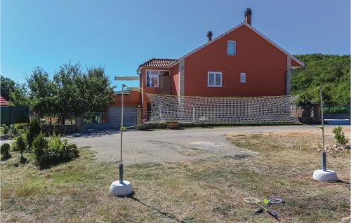  Three-Bedroom Apartment in Vojnic Sinjski in Trilj