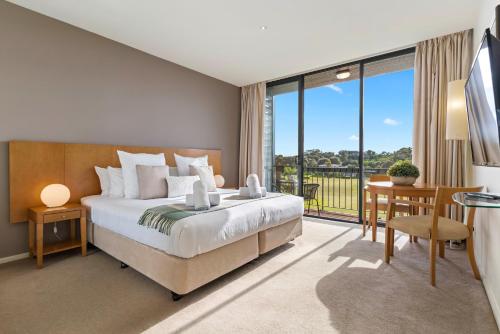 Fairway Views – Moonah Apartment 23