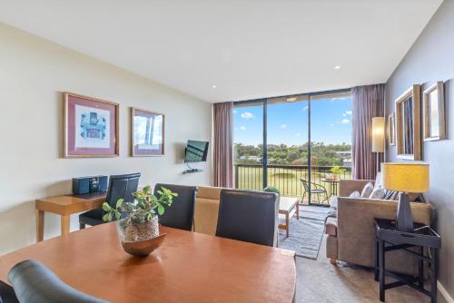 Fairway Views – Moonah Apartment 24