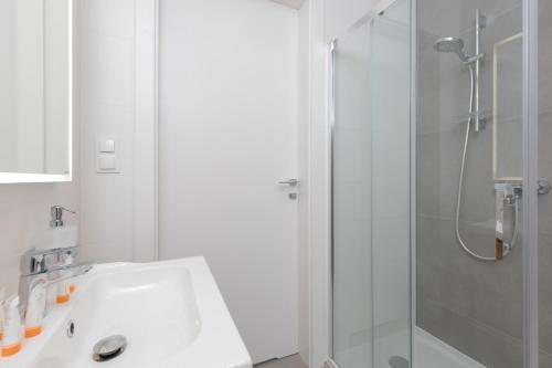 Mielno Sea & Lake Apartment by Noclegi Renters - image 3