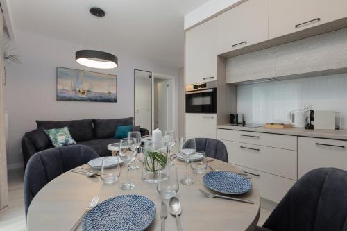 Mielno Sea & Lake Apartment by Noclegi Renters - image 2