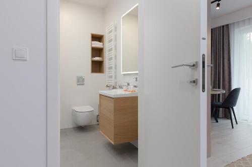 One-Bedroom Apartment image 4