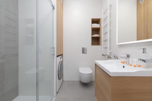 One-Bedroom Apartment image 3