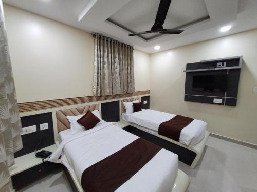 2 twin beds