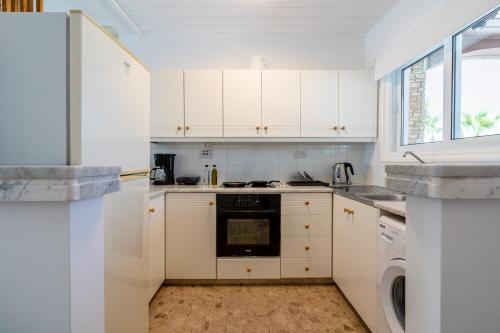 مطبخ, Keylana's 2-BR Apt in Pyla in Pyla