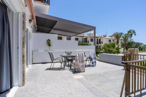 شرفة/ تراس, Keylana's 2-BR Apt in Pyla in Pyla
