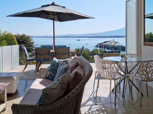 'The View' on Bikini Beach Seafront 2 bedroom Sleeps 4 - image 4